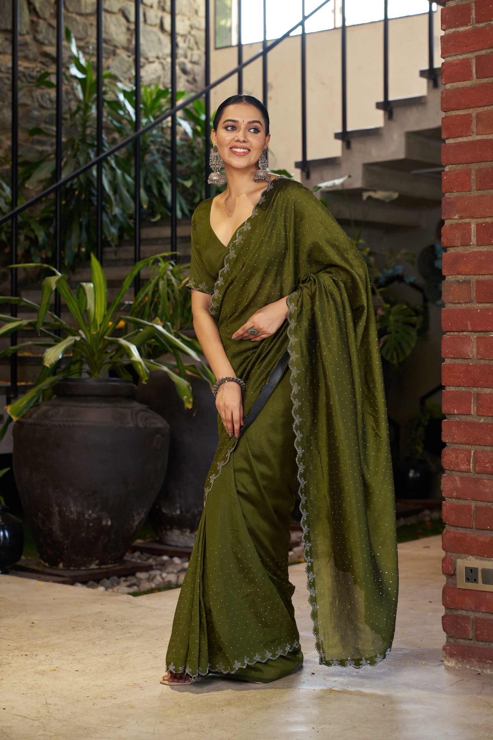 Sitanjalinx Dola Silk Banarasi Bridal Saree – Ready to Wear Sitanjali Designer Vichitra Silk Saree With Unstiched Blouse Piece - Image 5