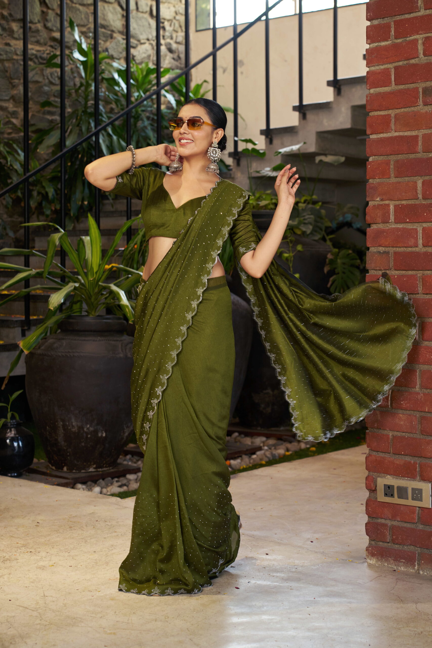 Sitanjalinx Dola Silk Banarasi Bridal Saree – Ready to Wear Sitanjali Designer Vichitra Silk Saree With Unstiched Blouse Piece - Image 4